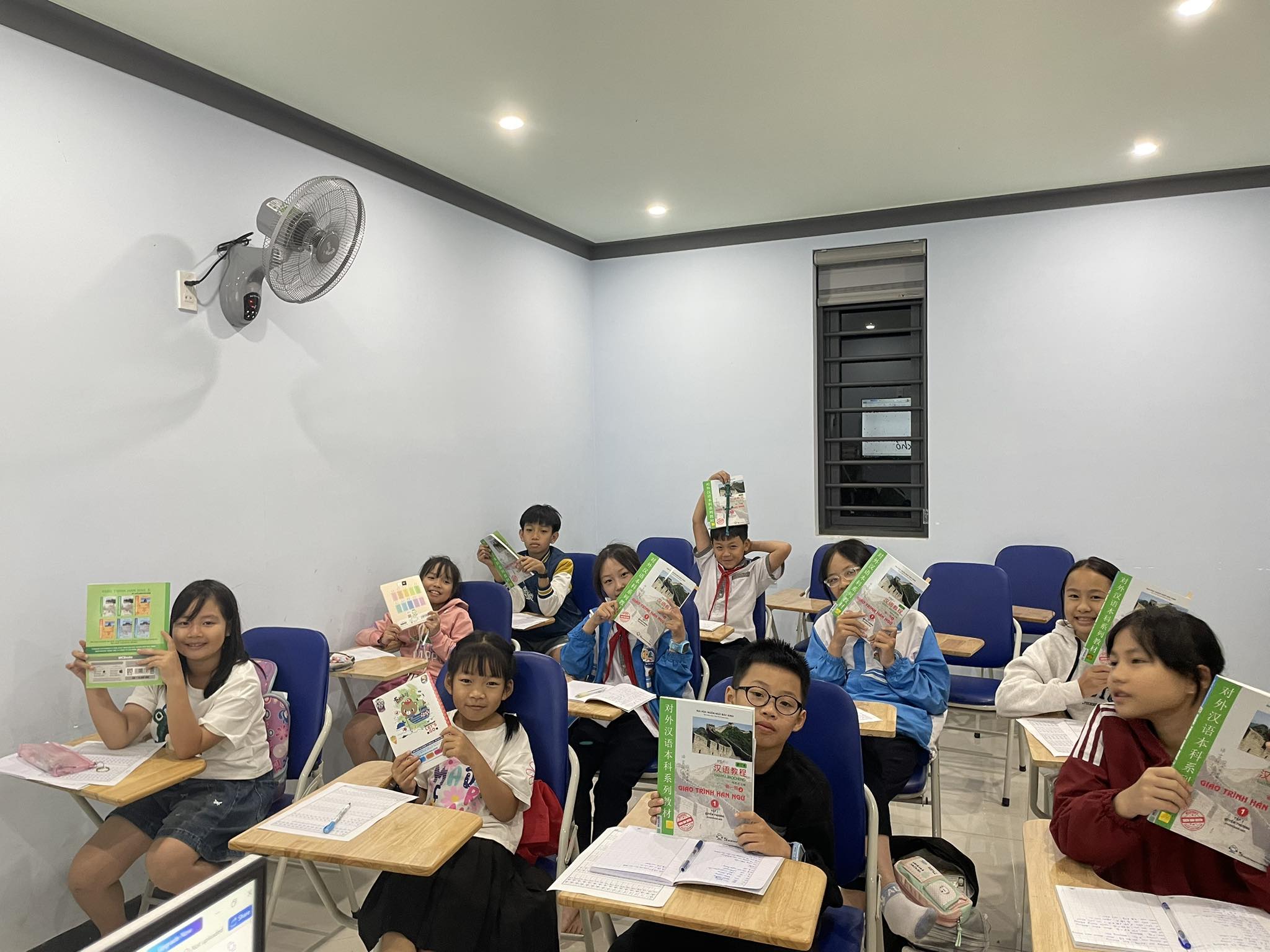 Lớp học viết chữ Hán